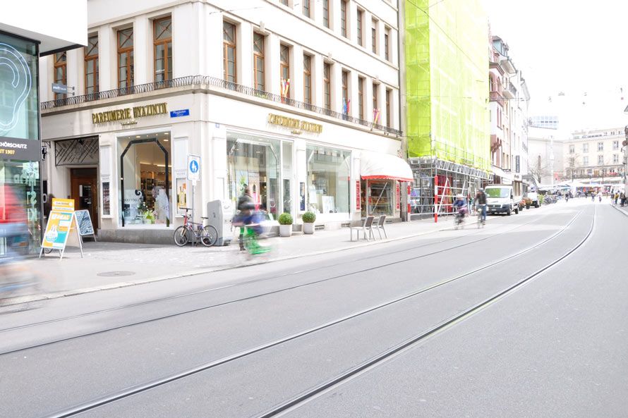 stofftraum-basel-stoffladen-blick-von-falknerstrasse