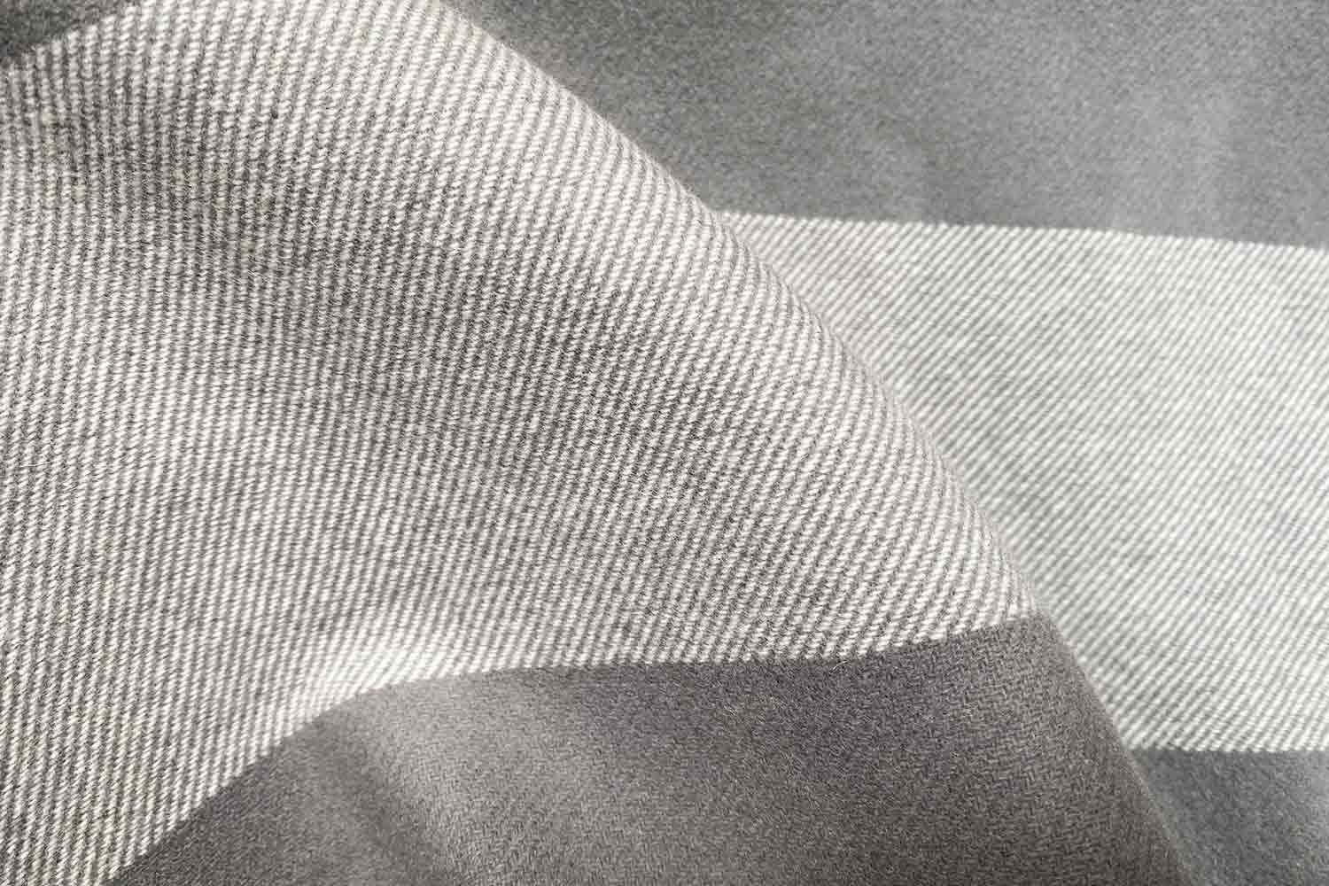 grau weiss gestreifter Mantelstoff