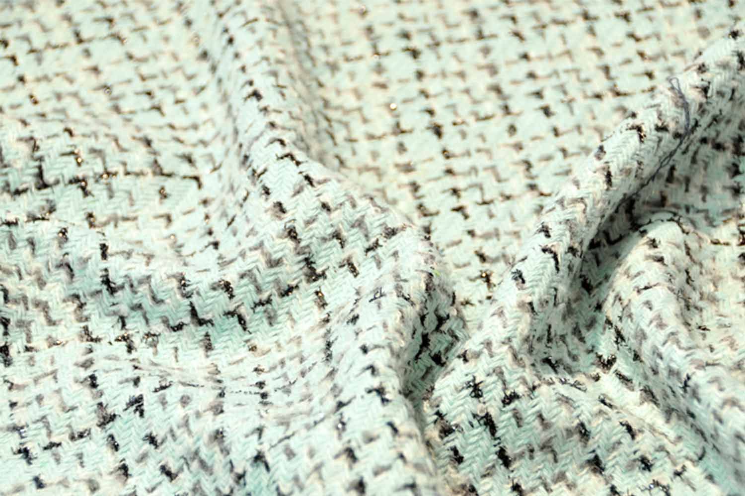 Schurwollstoff im Chanellook